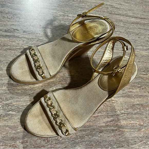 Coach Ellette open toe strapped wedge sandals with flowers 🌸 on the wedges - Picture 8 of 16